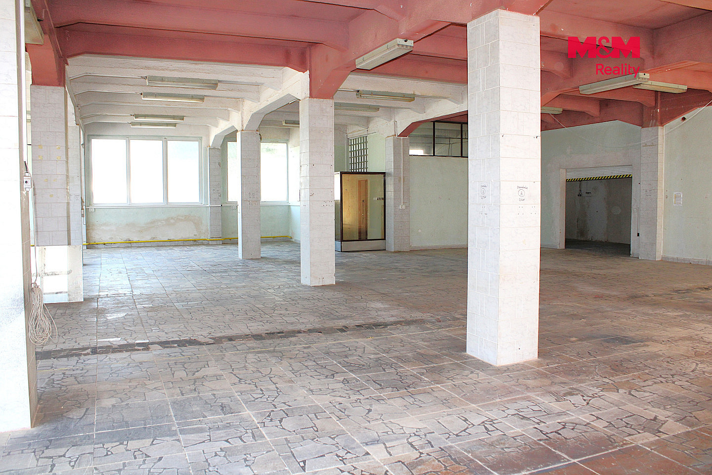 Pronájem obchodních prostor 330 m² – fotografie 3