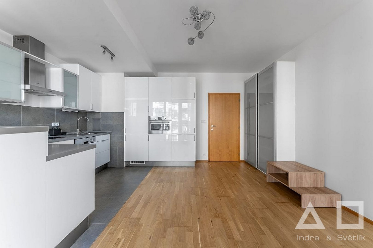 Pronájem bytu 2+kk 60 m² – fotografie 3
