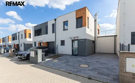Pronájem domu 107 m² s pozemkem 124 m², Vrbenská, Praha 9 - Hostavice