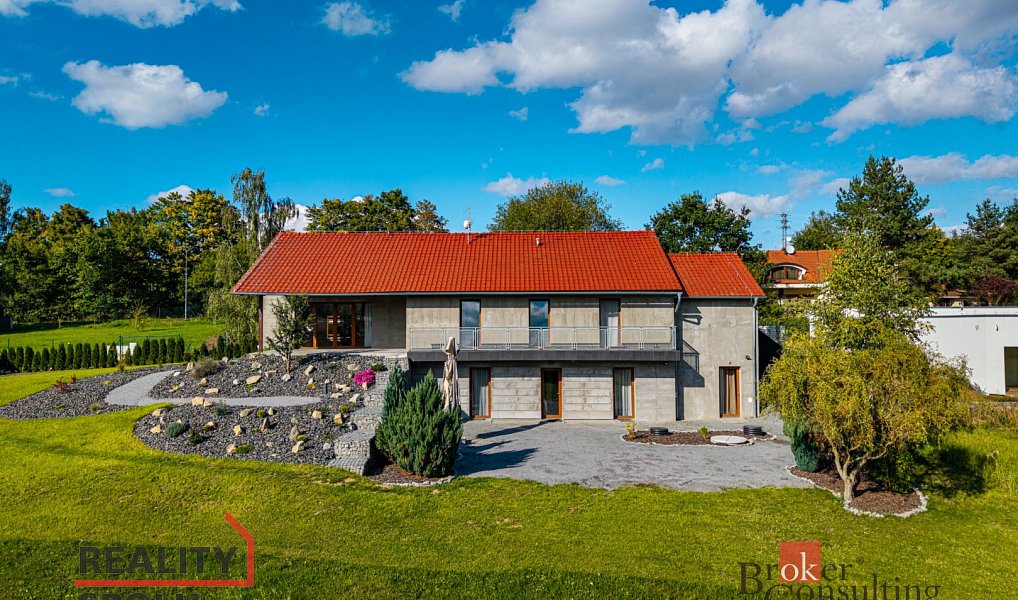 Prodej domu 298 m² s pozemkem 900 m², Kamenice – náhled fotky 2