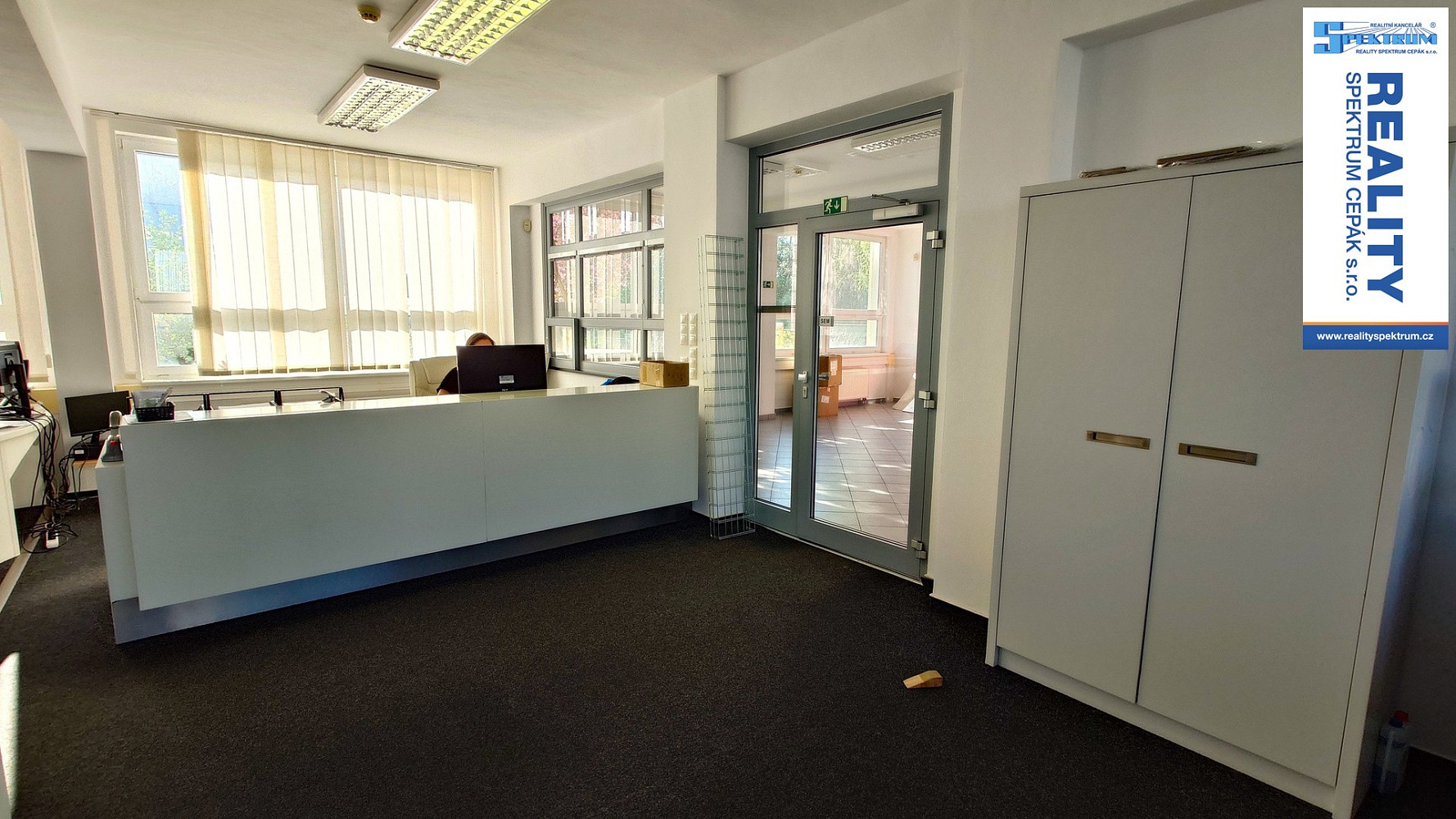 Pronájem kanceláře 492 m² — photo 2