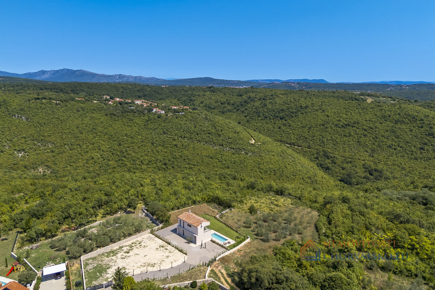 Prodej domu 111 m² s pozemkem 3 712 m² - Vista 3