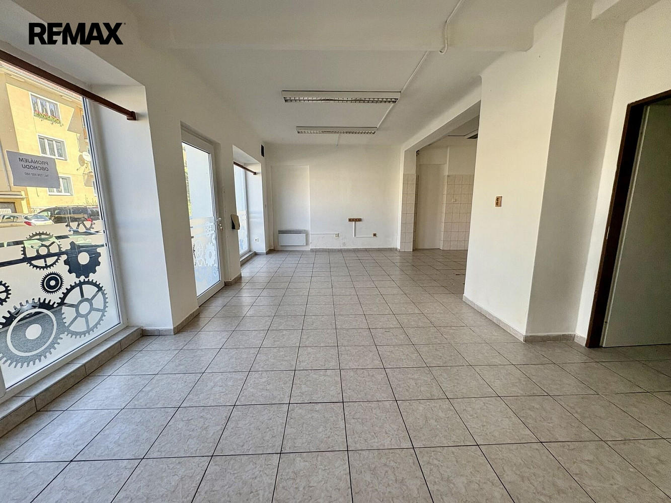 Pronájem obchodních prostor 74 m²
