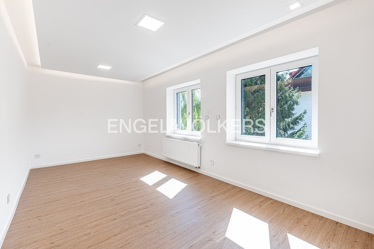 Pronájem kanceláře 200 m² – fotografie 5