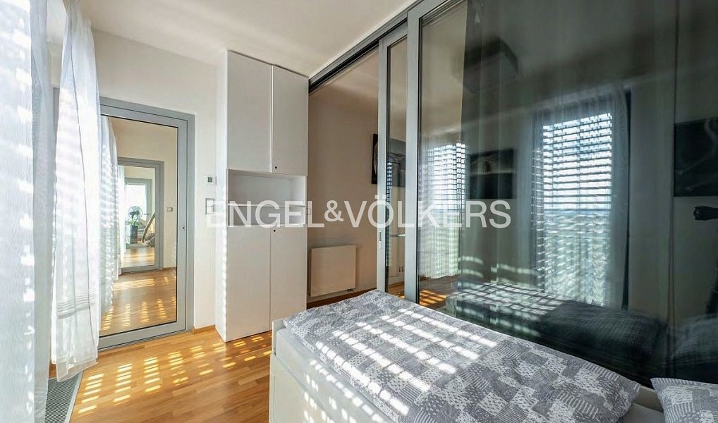 Pronájem bytu 4+kk 132 m², Praha – náhled fotky 11