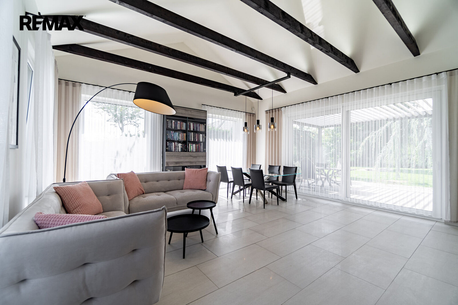 Prodej domu 233 m² s pozemkem 1 279 m²