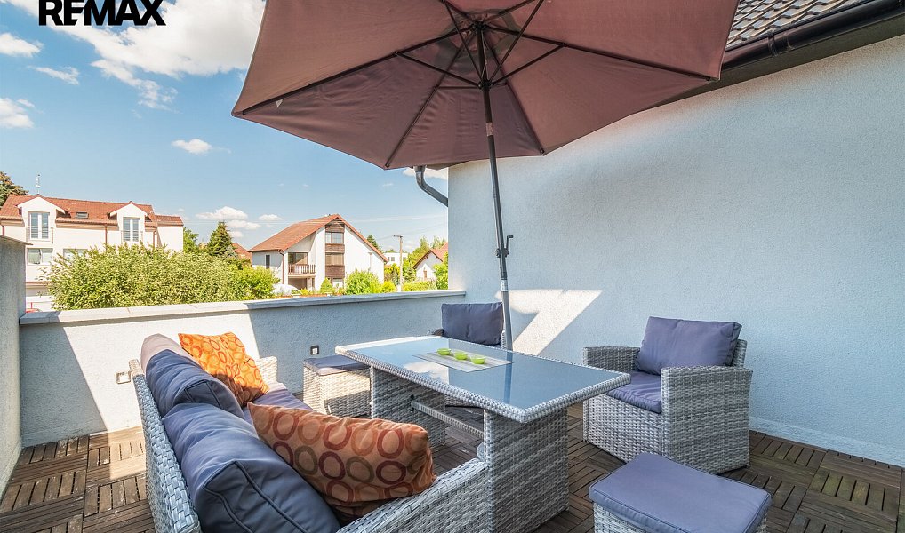 Prodej domu 214 m² s pozemkem 670 m², Plzeň – náhled fotky 2