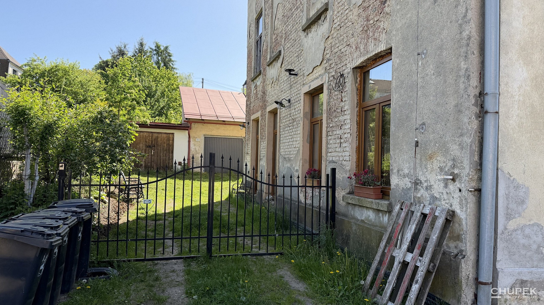 Prodej samostatně stojící garáže s půdním prostorem, Jablonec nad Nisou - Vrkoslavice