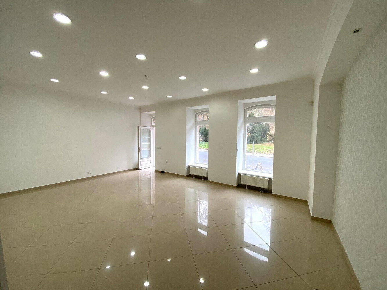 Prodej obchodních prostor 69 m² — photo 4
