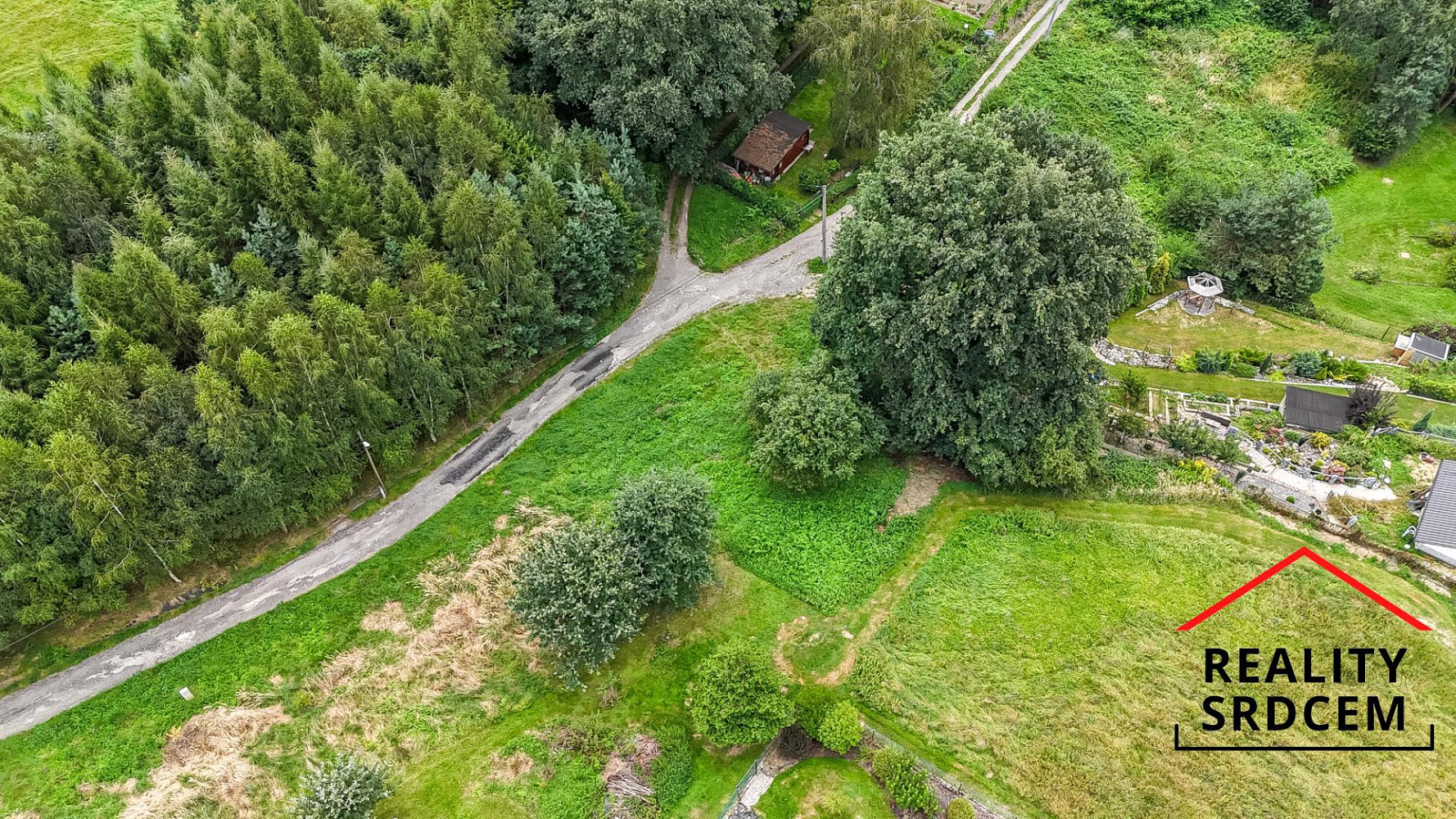 Prodej stavebního pozemku 1 066 m² – fotografie 2