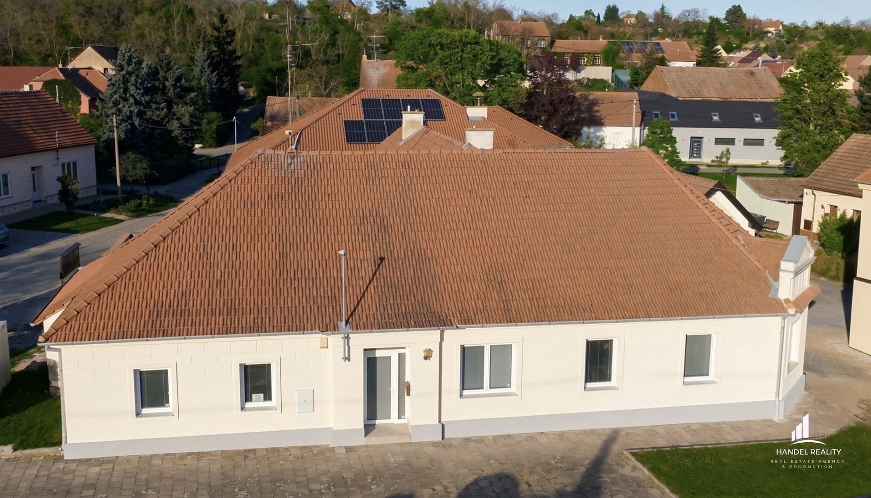 Prodej domu 370 m² s pozemkem 480 m² — photo 2
