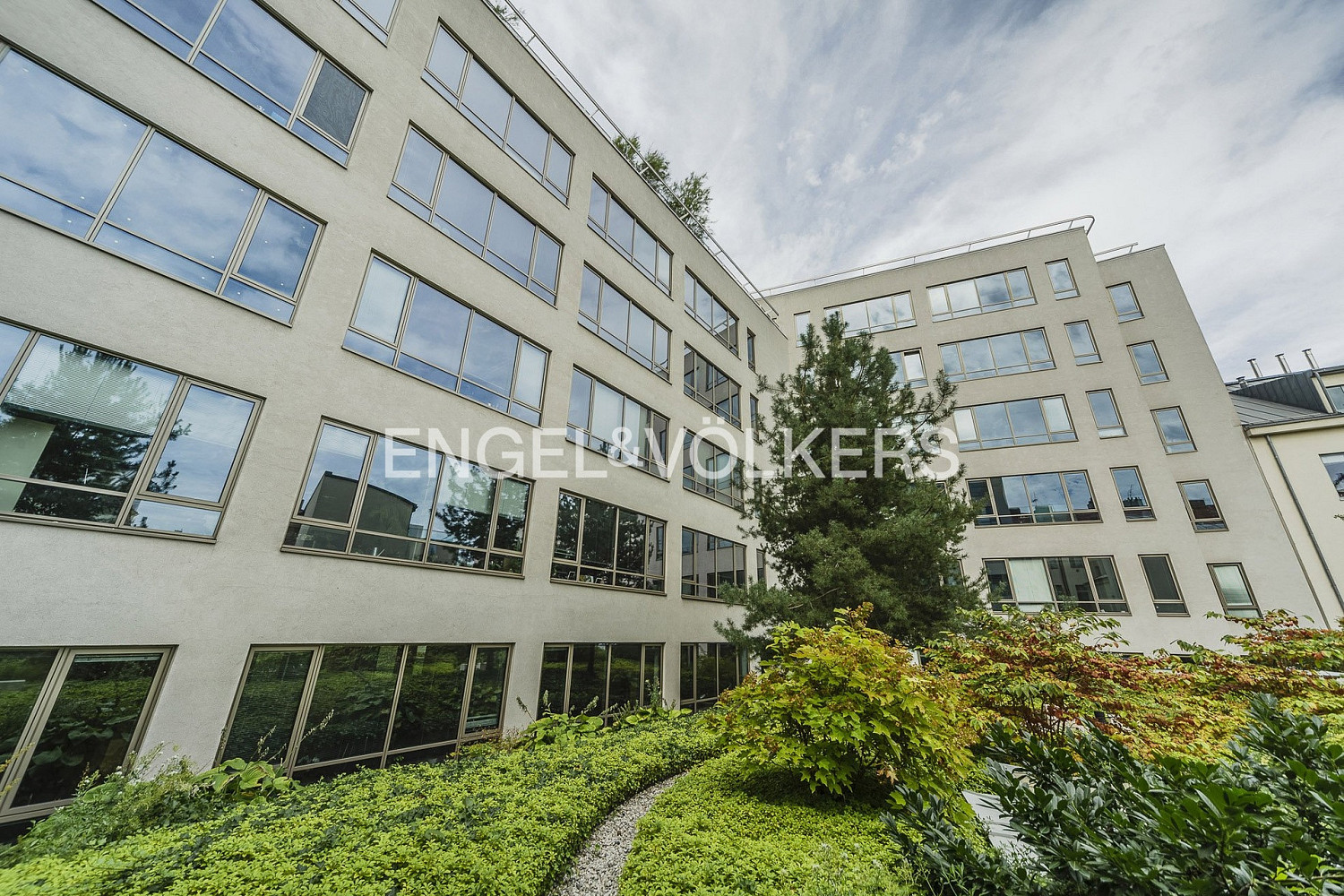 Pronájem kanceláře 311 m² – pohled 5