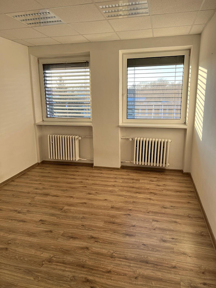 Pronájem kanceláře 64 m² – fotografie 2