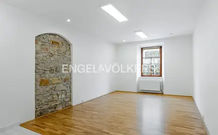 Pronájem bytu 1+kk 35 m², Pobřežní, Praha 8 - Karlín