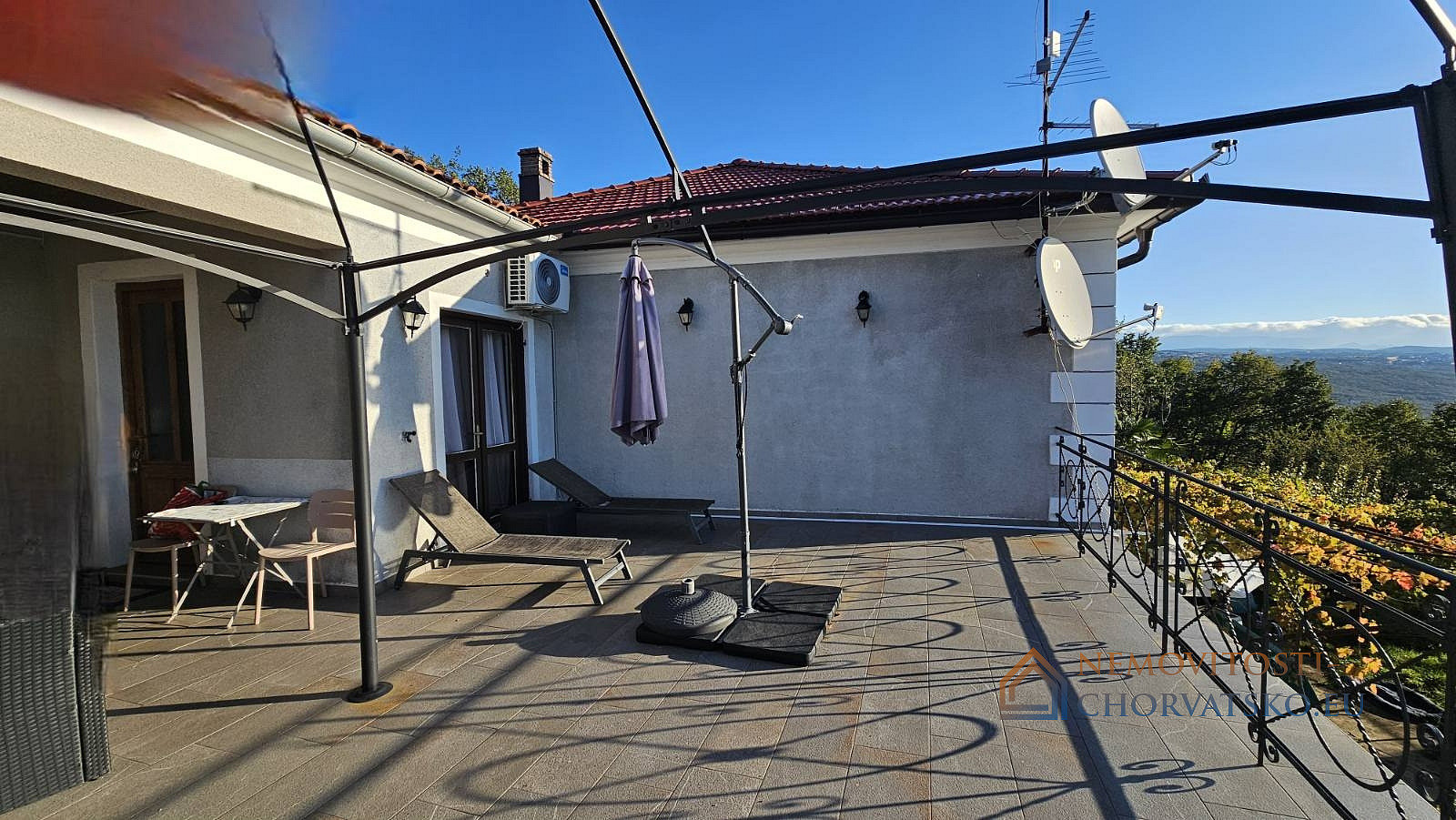Prodej domu 208 m² s pozemkem 2 818 m² – pohled 2
