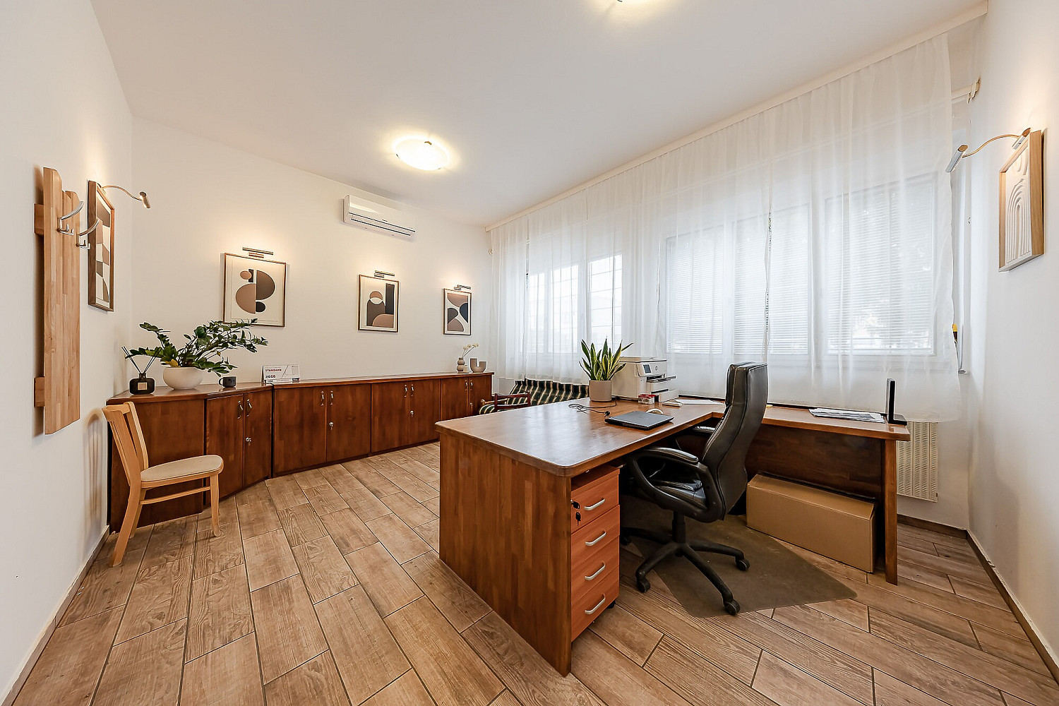 Pronájem kanceláře 294 m² – fotografie 3