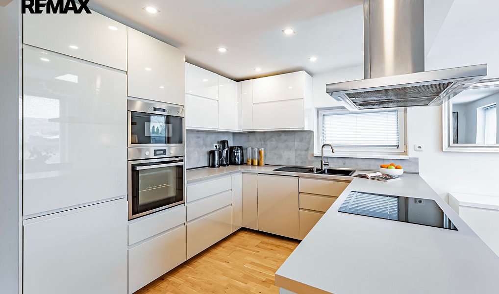 Prodej domu 180 m² s pozemkem 679 m², Veleň – náhled fotky 3