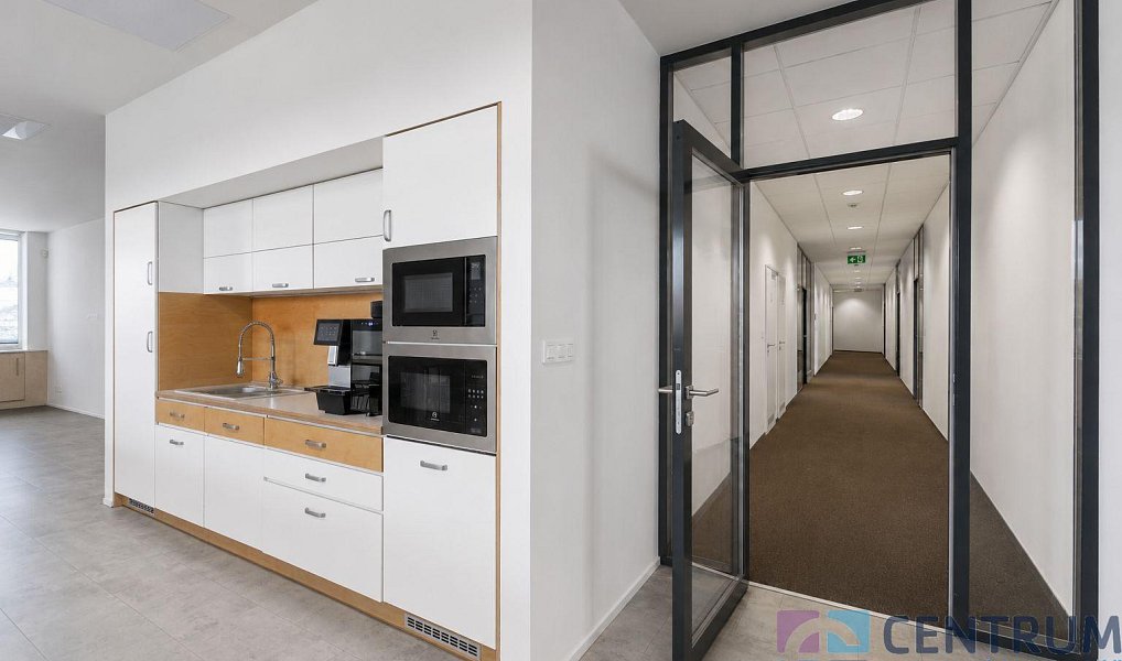 Pronájem kanceláře 584 m², Praha – náhled fotky 2