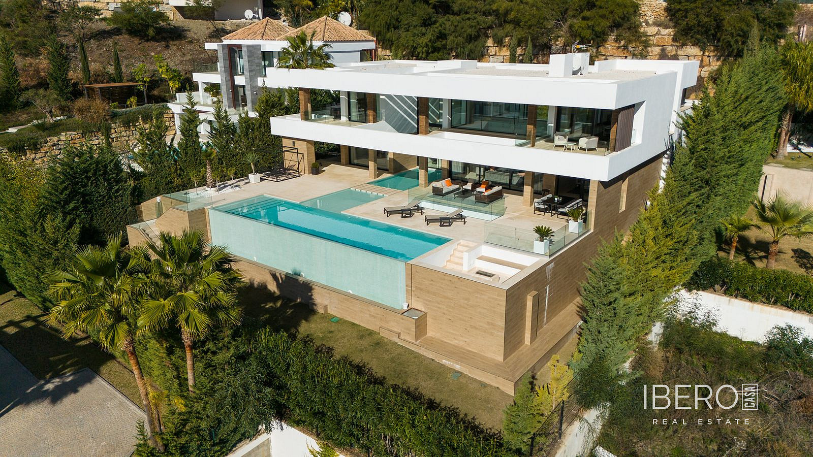 Prodej domu 625 m² s pozemkem 1 246 m²