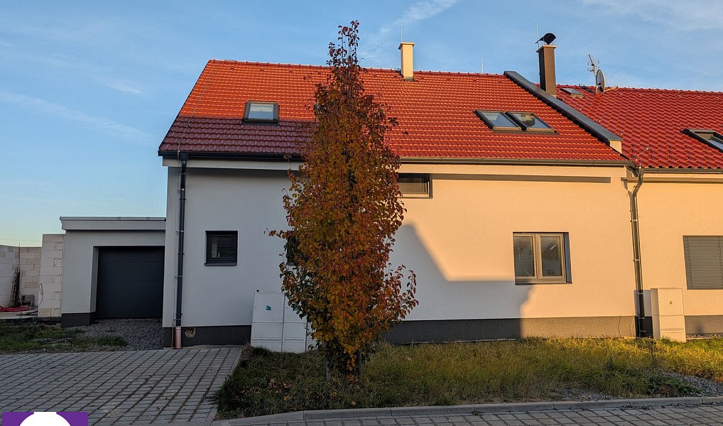 Prodej domu 171 m² s pozemkem 734 m², Hrušky – náhled fotky 2
