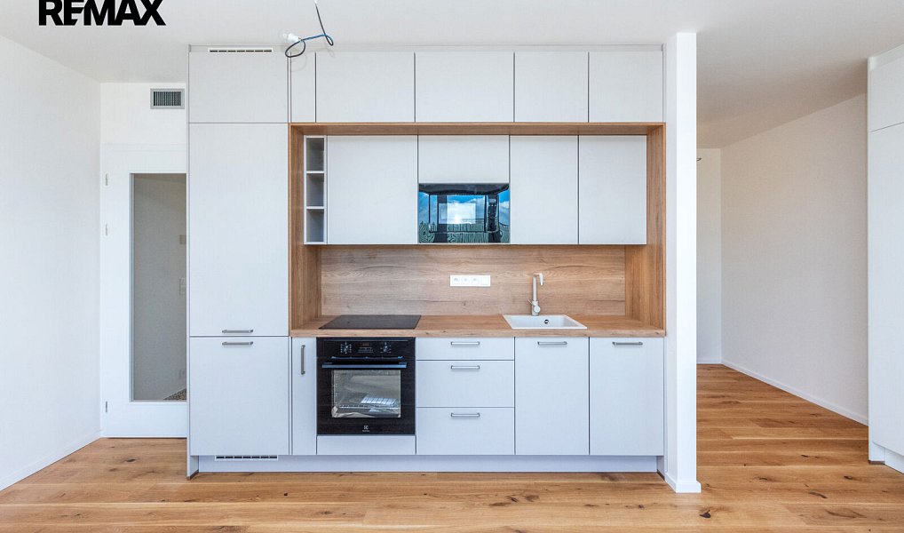 Pronájem bytu 1+kk 37 m², Praha – náhled fotky 7