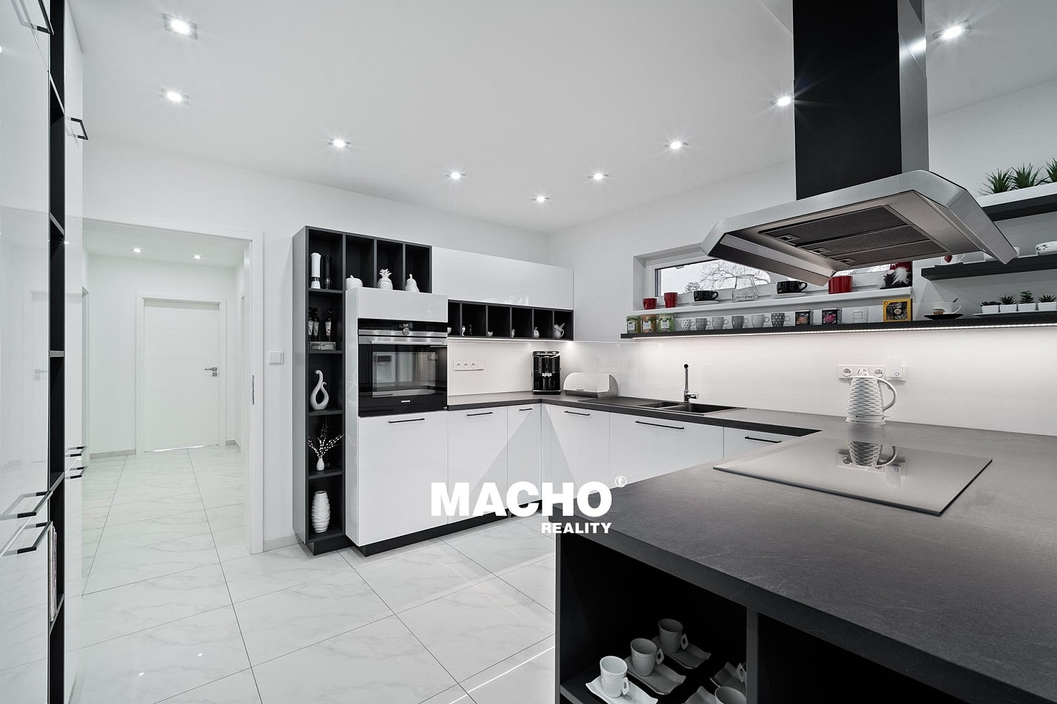 Prodej domu 220 m² s pozemkem 2 014 m² – fotografie 2
