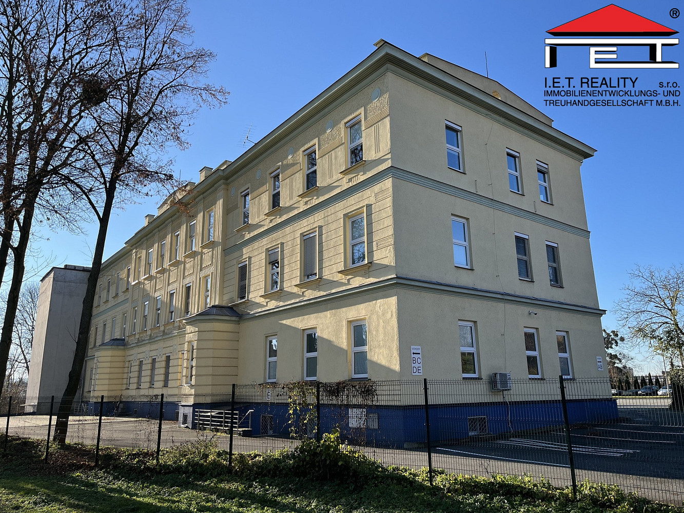 Pronájem obchodních prostor 121 m²