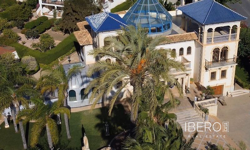 Prodej domu 860 m² s pozemkem 2 017 m²