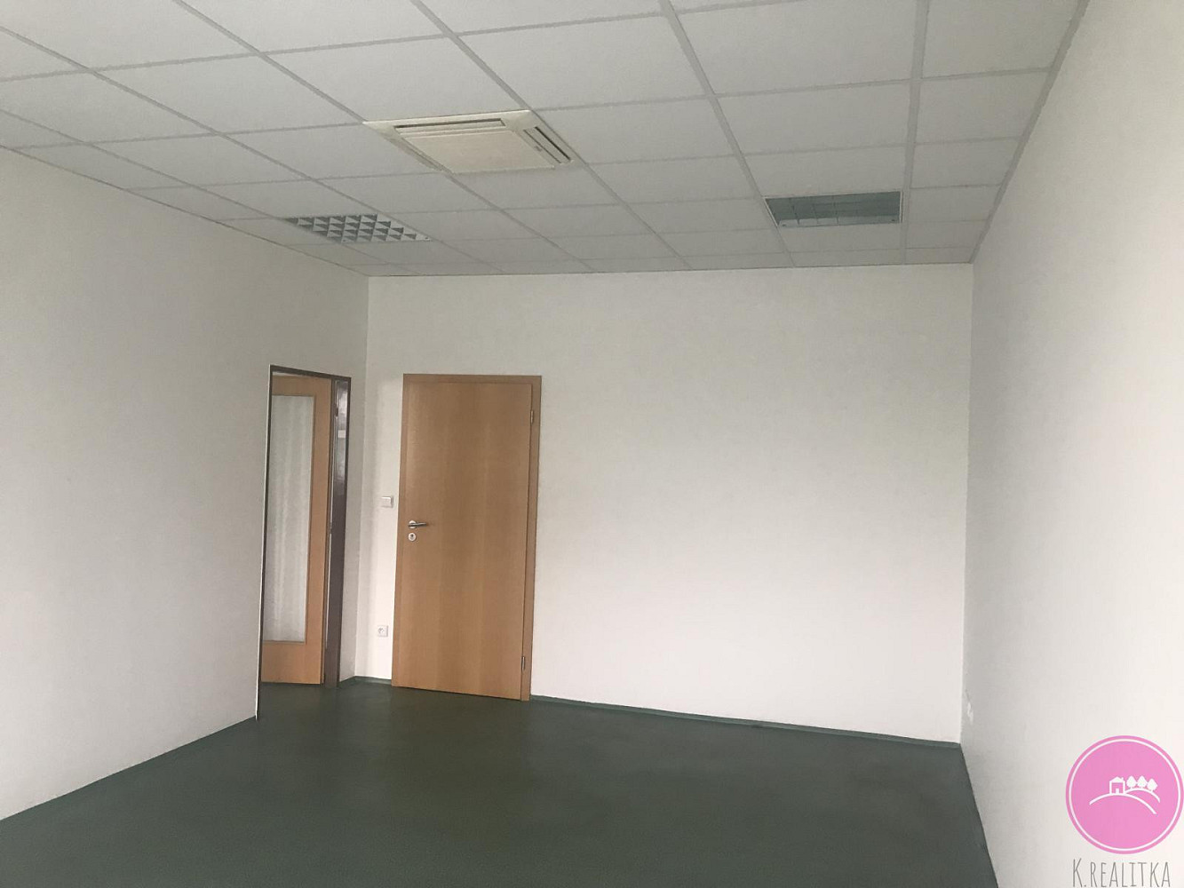Pronájem kanceláře 50 m² – fotografie 4