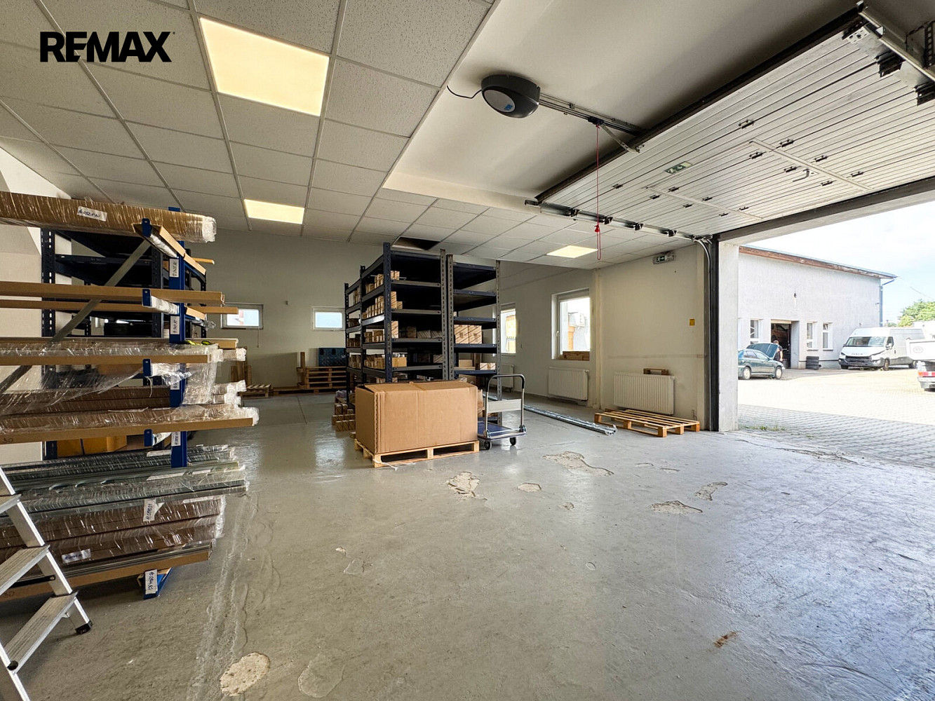 Pronájem skladovacích prostor 400 m² – fotografie 2