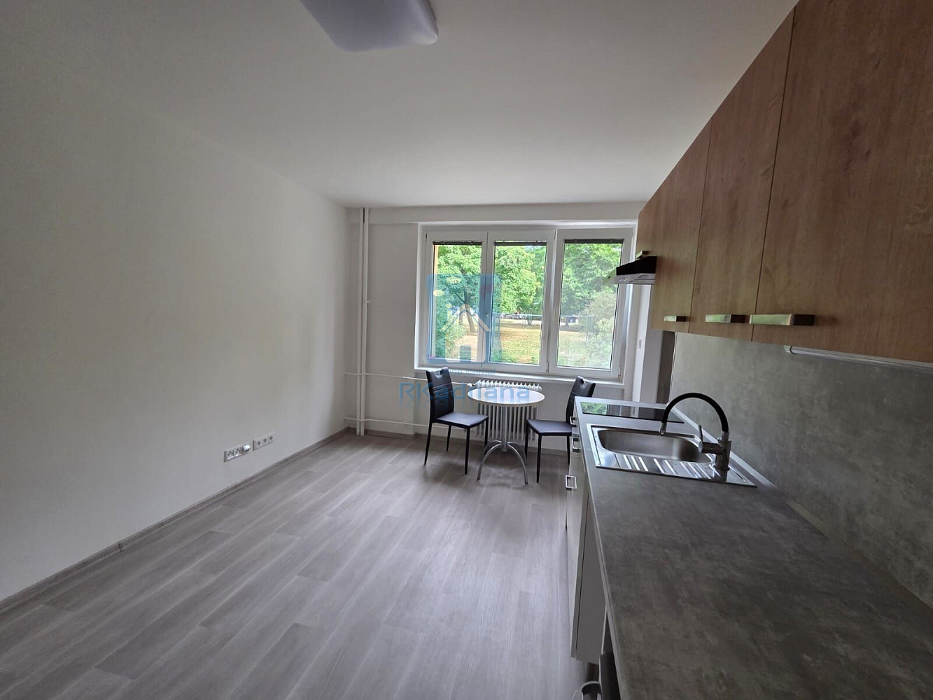 Pronájem bytu 1+kk 25 m² – fotografie 3