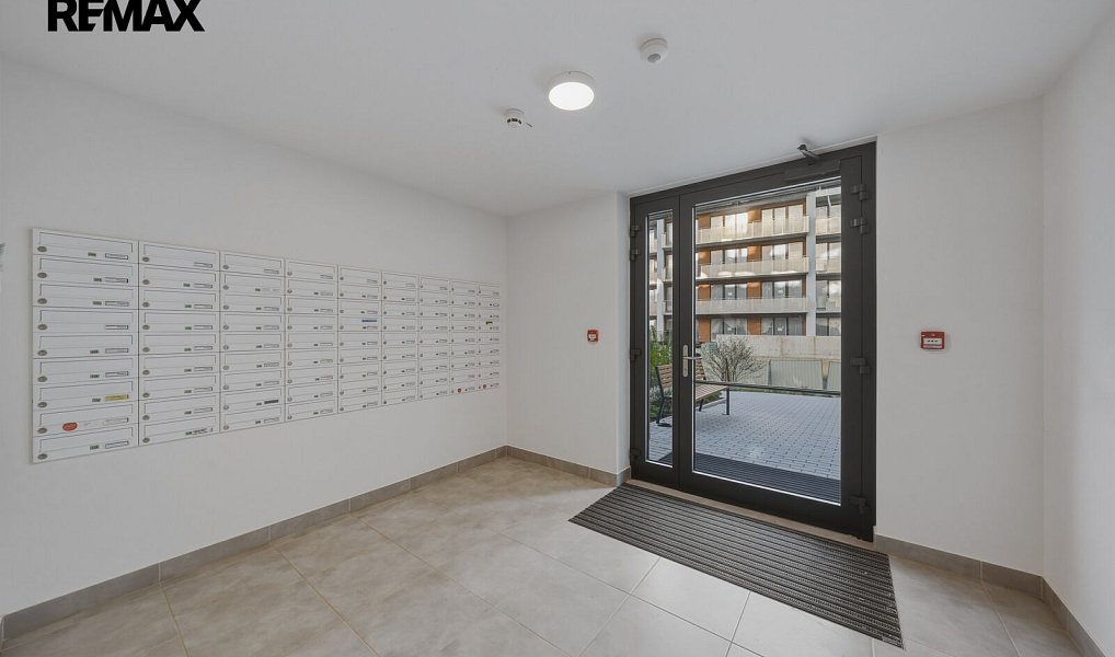 Prodej bytu 1+kk 37 m², Praha – náhled fotky 19