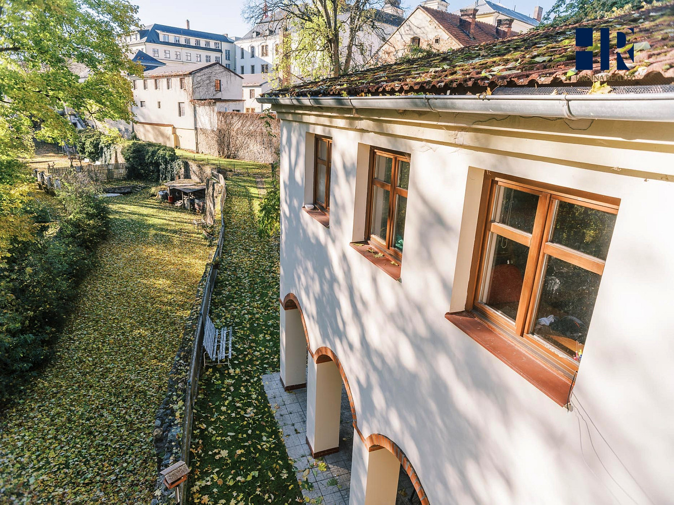 Prodej vily 200 m² s pozemkem 1 475 m² - Widok 2
