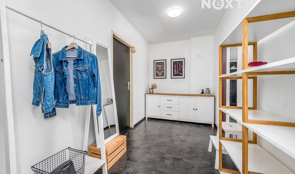 Prodej domu 250 m² s pozemkem 611 m², Zvoleněves – náhled fotky 10