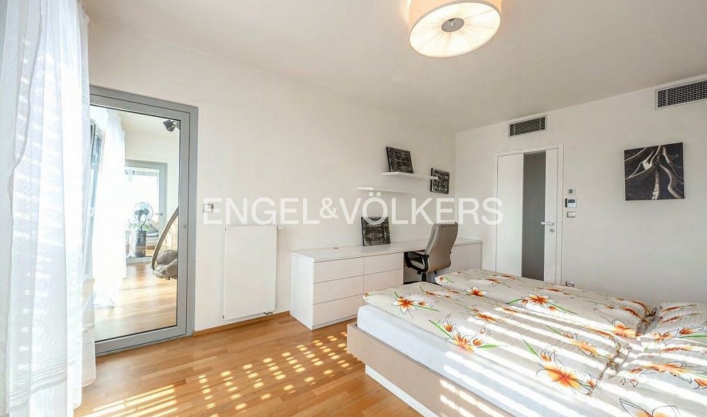 Pronájem bytu 4+kk 132 m², Praha – náhled fotky 8
