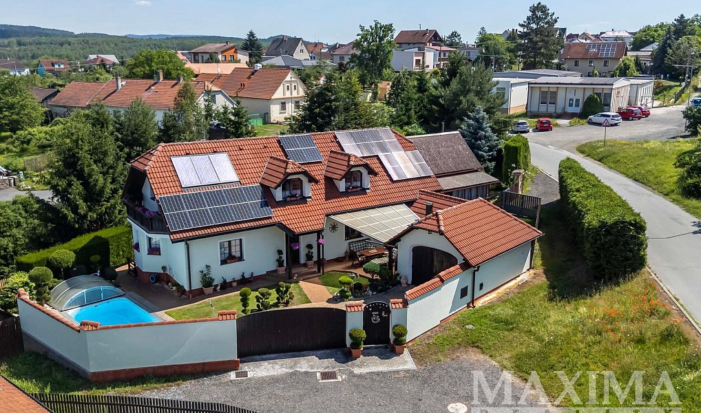 Prodej domu 245 m² s pozemkem 773 m², Ejpovice – fotka 1 z 30