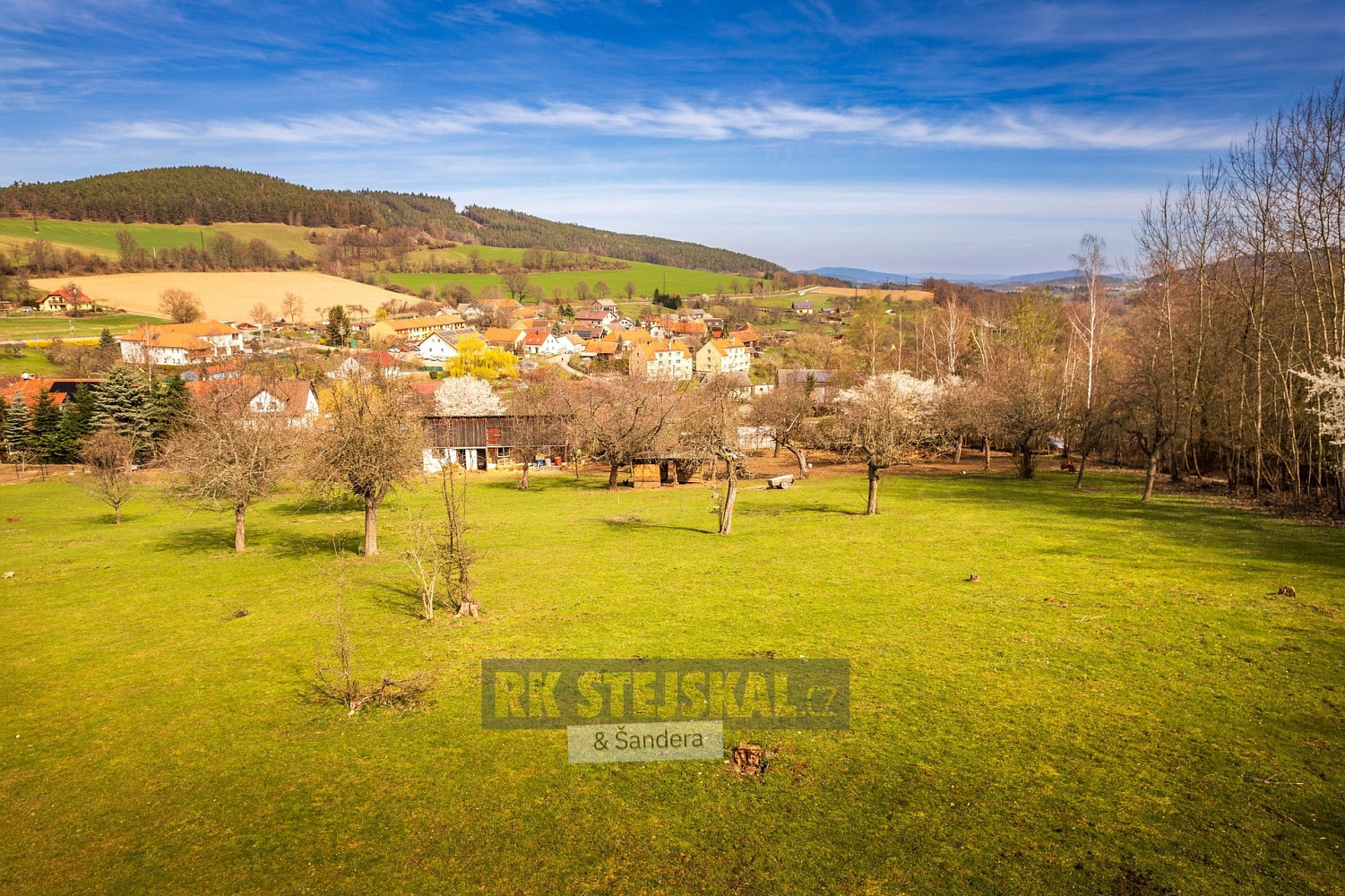 Prodej stavebního pozemku 2 109 m² – pohled 3