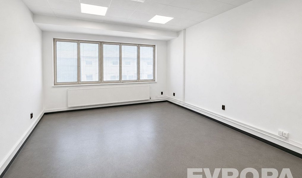 Pronájem výrobních prostor 2 000 m², Plzeň – náhled fotky 13