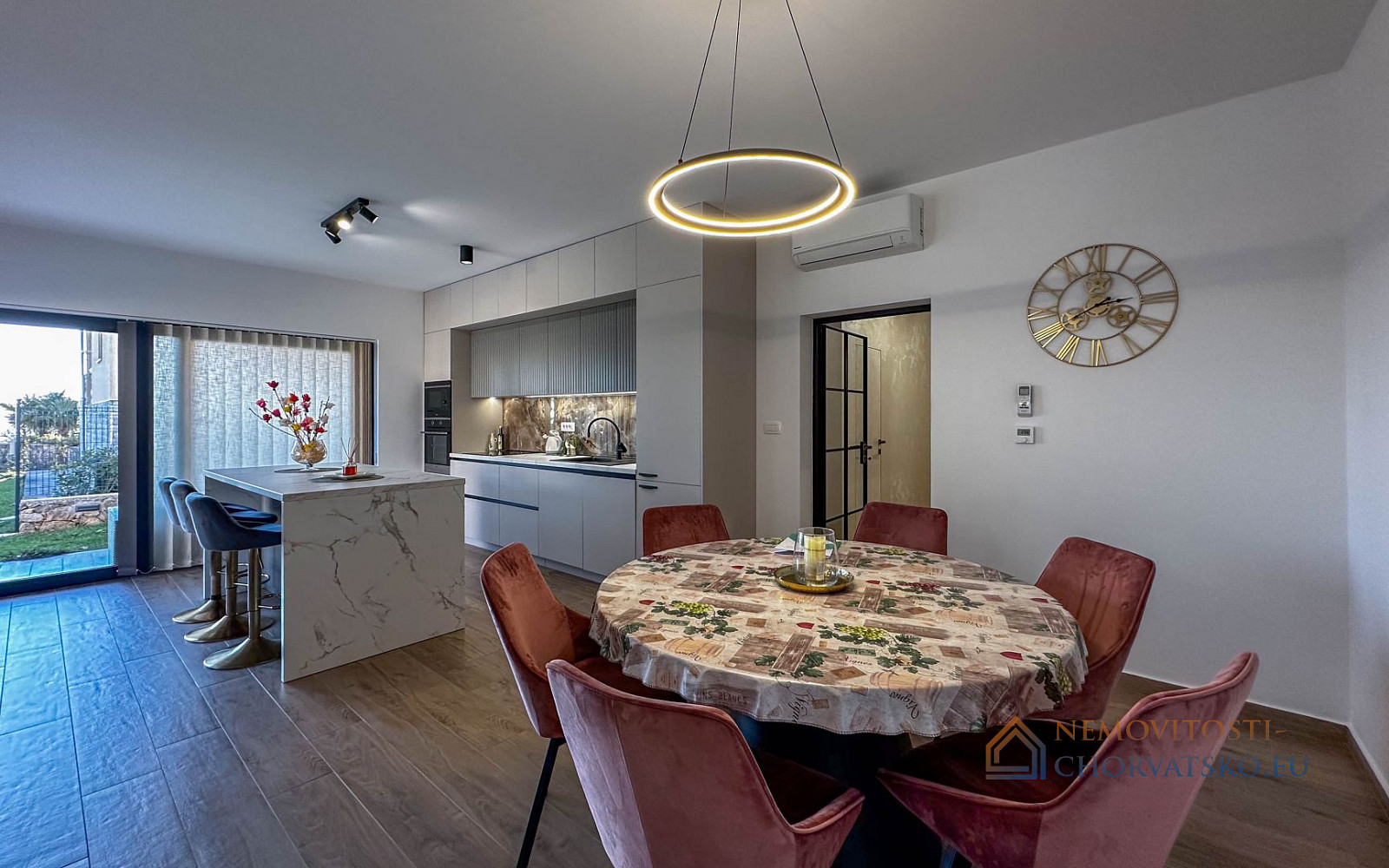 Pronájem domu 235 m² s pozemkem 235 m² - Widok 2