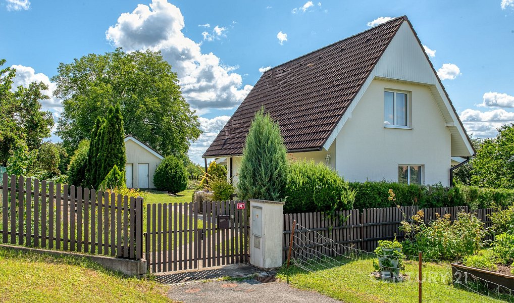 Prodej domu 139 m² s pozemkem 822 m², Dobrovice – náhled fotky 3