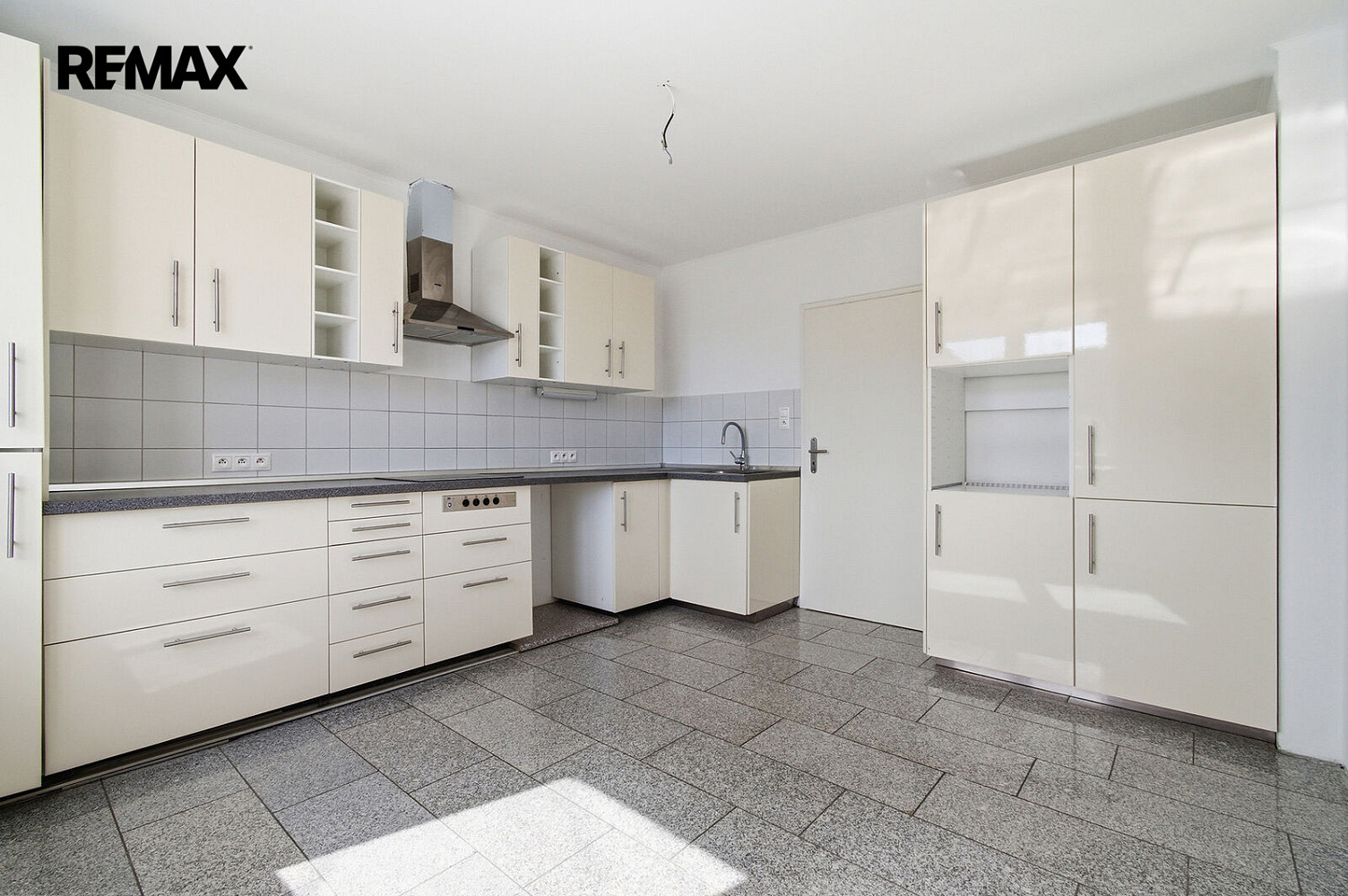 Prodej domu 250 m² s pozemkem 749 m² – fotografie 3