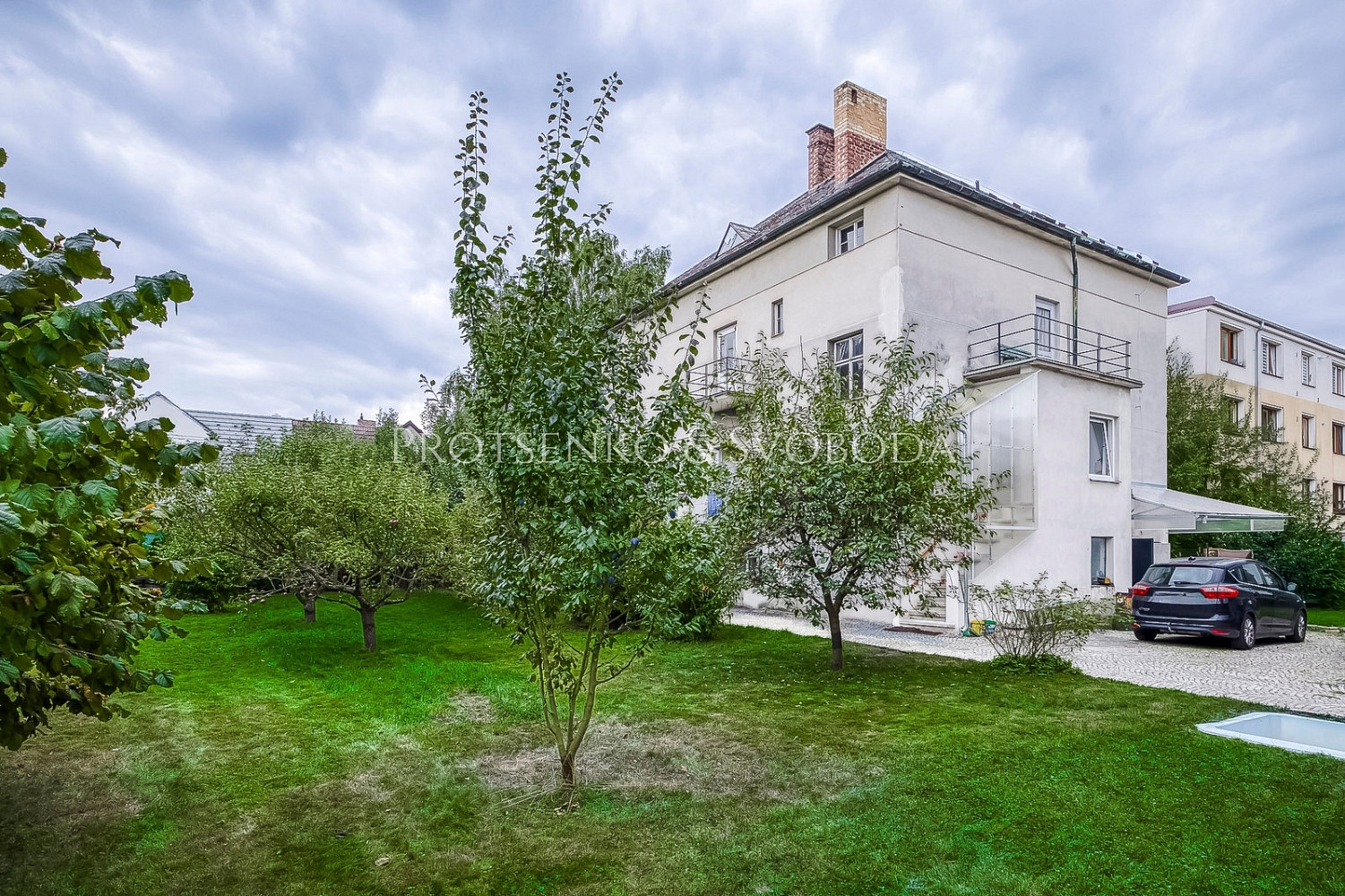 Prodej domu 652 m² s pozemkem 885 m²