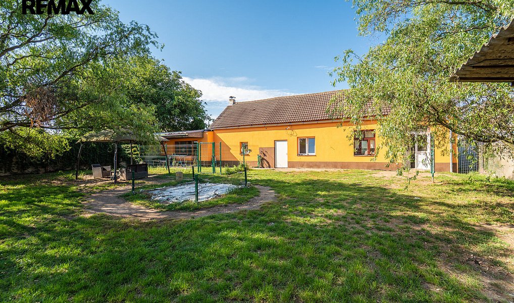Prodej domu 222 m² s pozemkem 1 257 m², Kly – náhled fotky 2