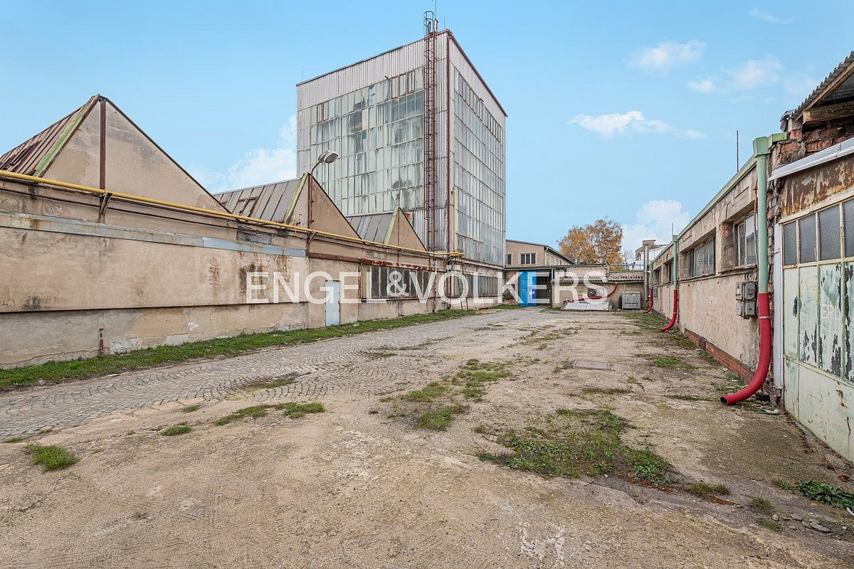 Pronájem skladovacích prostor 13 240 m²