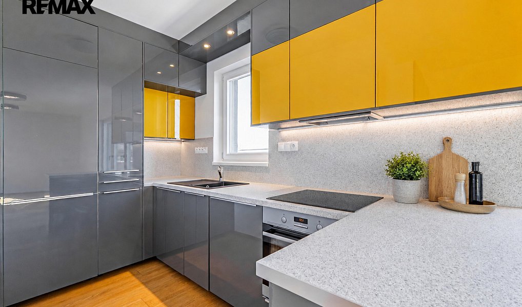 Prodej bytu 4+kk 99 m², Praha – náhled fotky 2