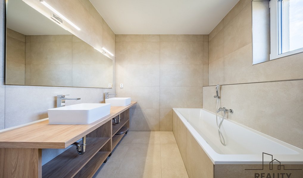 Prodej domu 225 m² s pozemkem 320 m², Vracov – náhled fotky 13