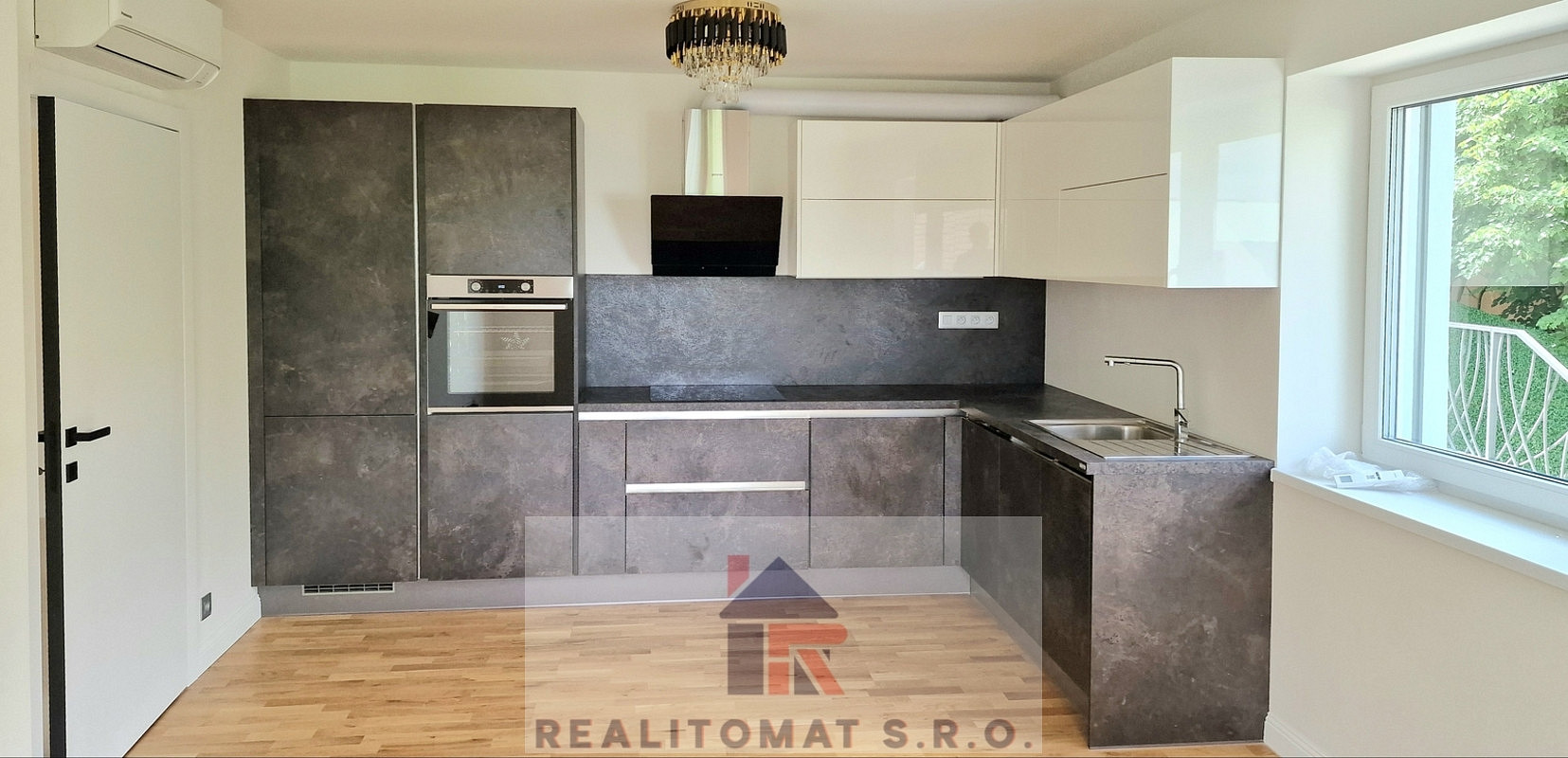 Prodej kanceláře 440 m² – fotografie 3