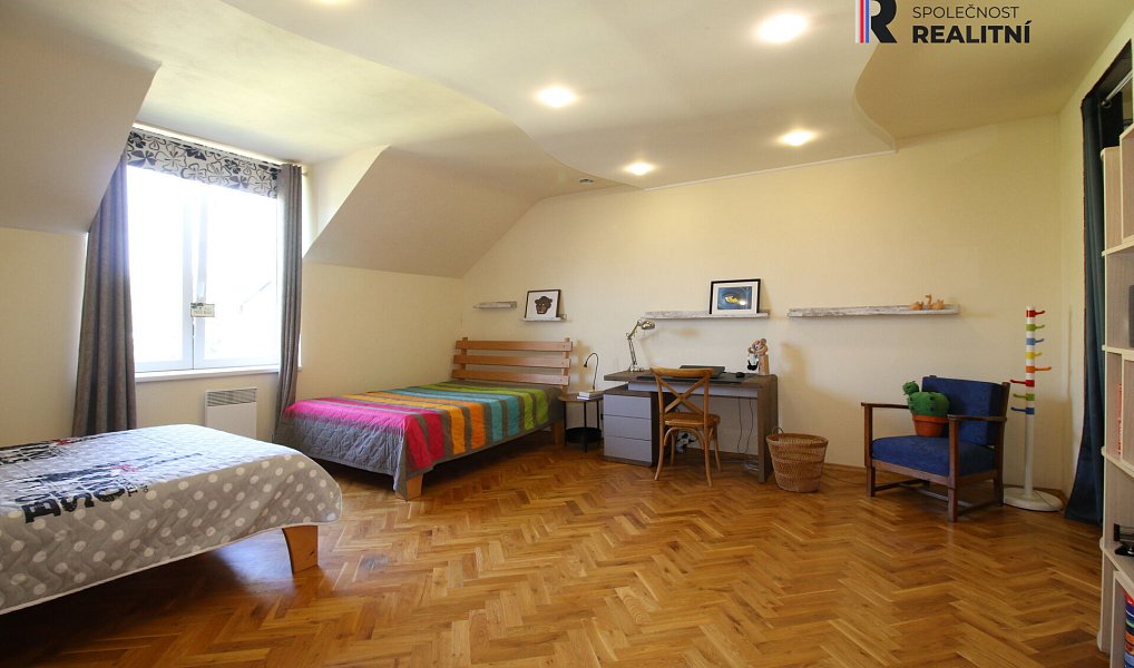 Prodej domu 705 m² s pozemkem 1 300 m², Hlohovec – náhled fotky 4