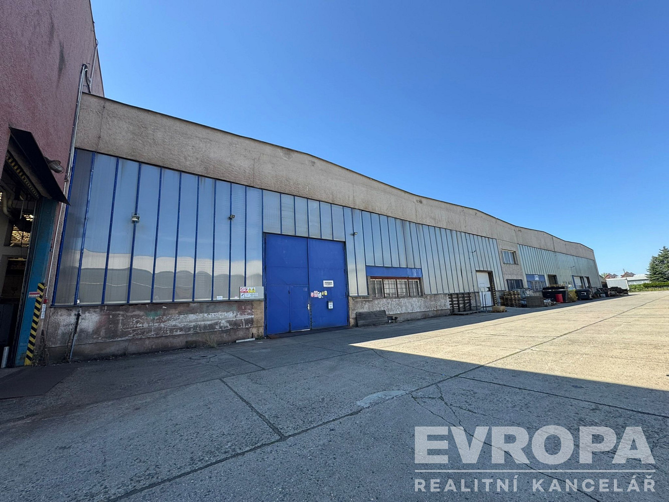 Pronájem výrobních prostor 2 000 m² – fotografie 4