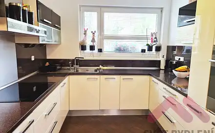 Prodej domu 188 m² s pozemkem 288 m², Lutínská, Praha 9 - Újezd nad Lesy